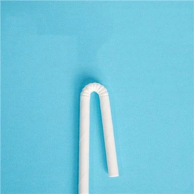 Canudos de papel dobrados